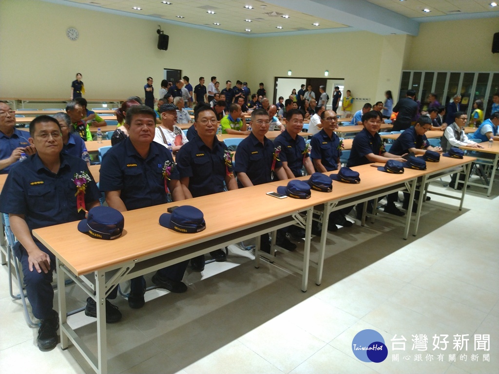 大溪警分局九位所長調動,由分局長黃富村主持布達。
