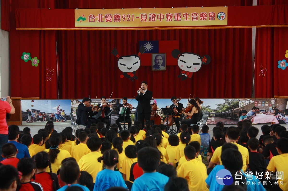 鄧詩屏柔美的小號為音樂會揭序幕。(記者扶小萍攝)