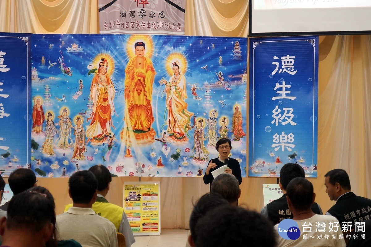 新竹區監理所所長林翠蓉於「酒駕再犯專班-道安講習實際體驗課程」中,向所有學員們宣達道安的重要性。