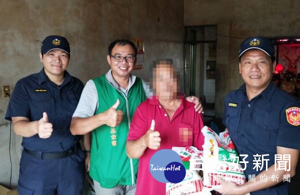 張榮發基金會專員夏塘昱在警務員許光毅及警員黃志青的陪同下，前往民眾家中探訪，並鼓勵其為家庭及孩子而奮發，將持續給予關心協助。