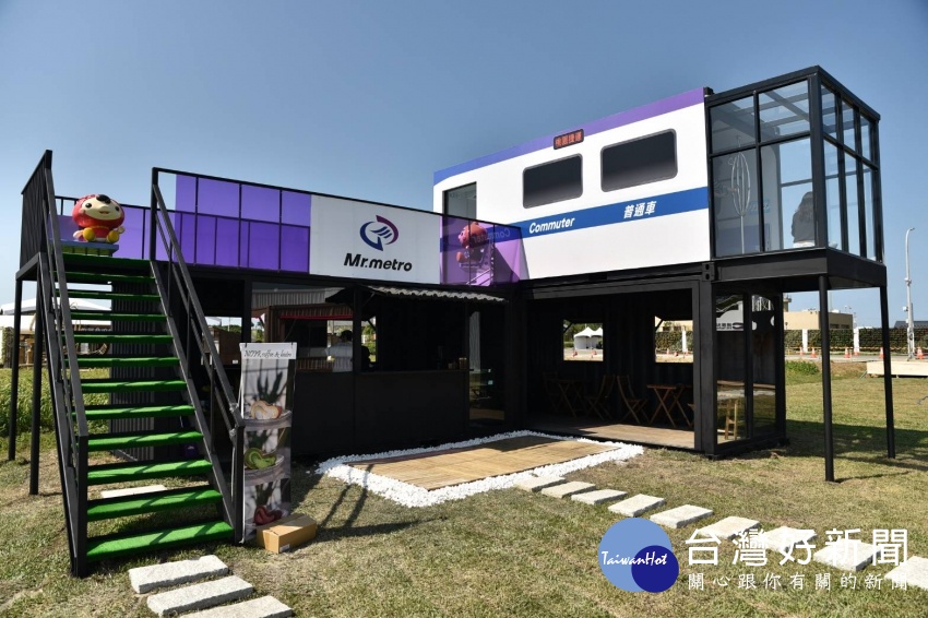 桃園捷運攜手聯邦銀行在農博打造「Mr.metro捷運先生」咖啡屋,還增設唯一置高點的夢幻玻璃屋,成為農博一大亮點!