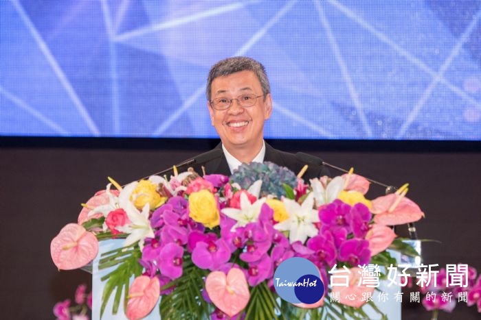 副總統陳建仁肯定並感謝滿任的世界台灣商會聯合總會總會長游萬豐卓越的領導和貢獻