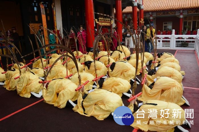大典依循三獻古禮,共32道儀程