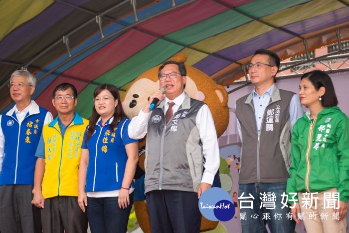 市長致詞表示,呼籲大家放慢腳步,沿著南崁溪畔,欣賞南崁大橋、竹夢橋等美景