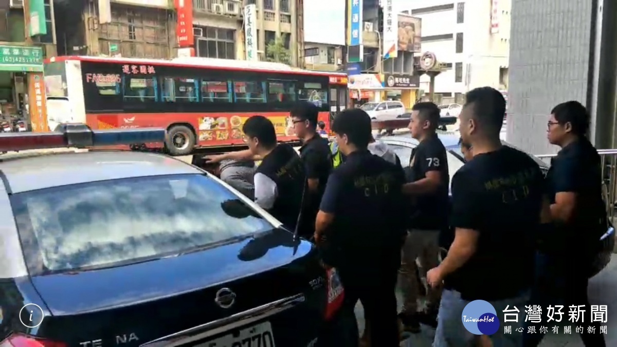 中壢警分局為淨化選前治安，大力掃蕩網路簽賭，逮捕6名竹聯幫暴力討債集團。