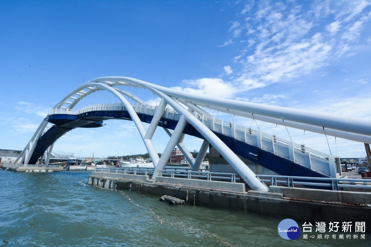 永安漁港觀海橋。