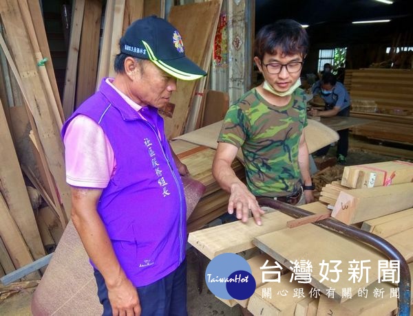 雲縣榮服處社區志願服務組長陳建興,長期深耕沿海偏鄉,服務照顧榮民與榮眷,其大愛精神深獲社區民眾肯定及讚揚。