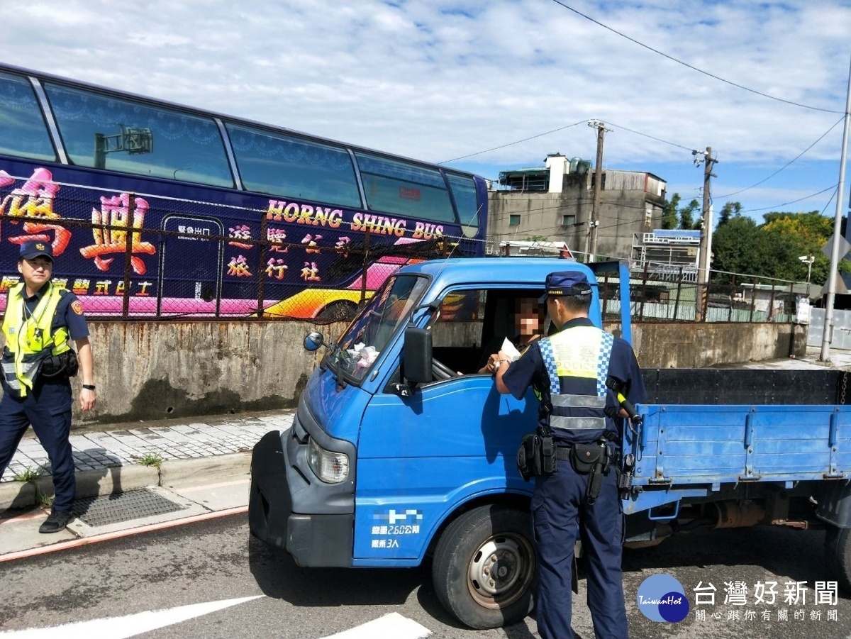 中壢警分局已規劃交通大執法勤務,分析易肇事熱點、熱時加強攔檢違規,以防制交通事故發生。