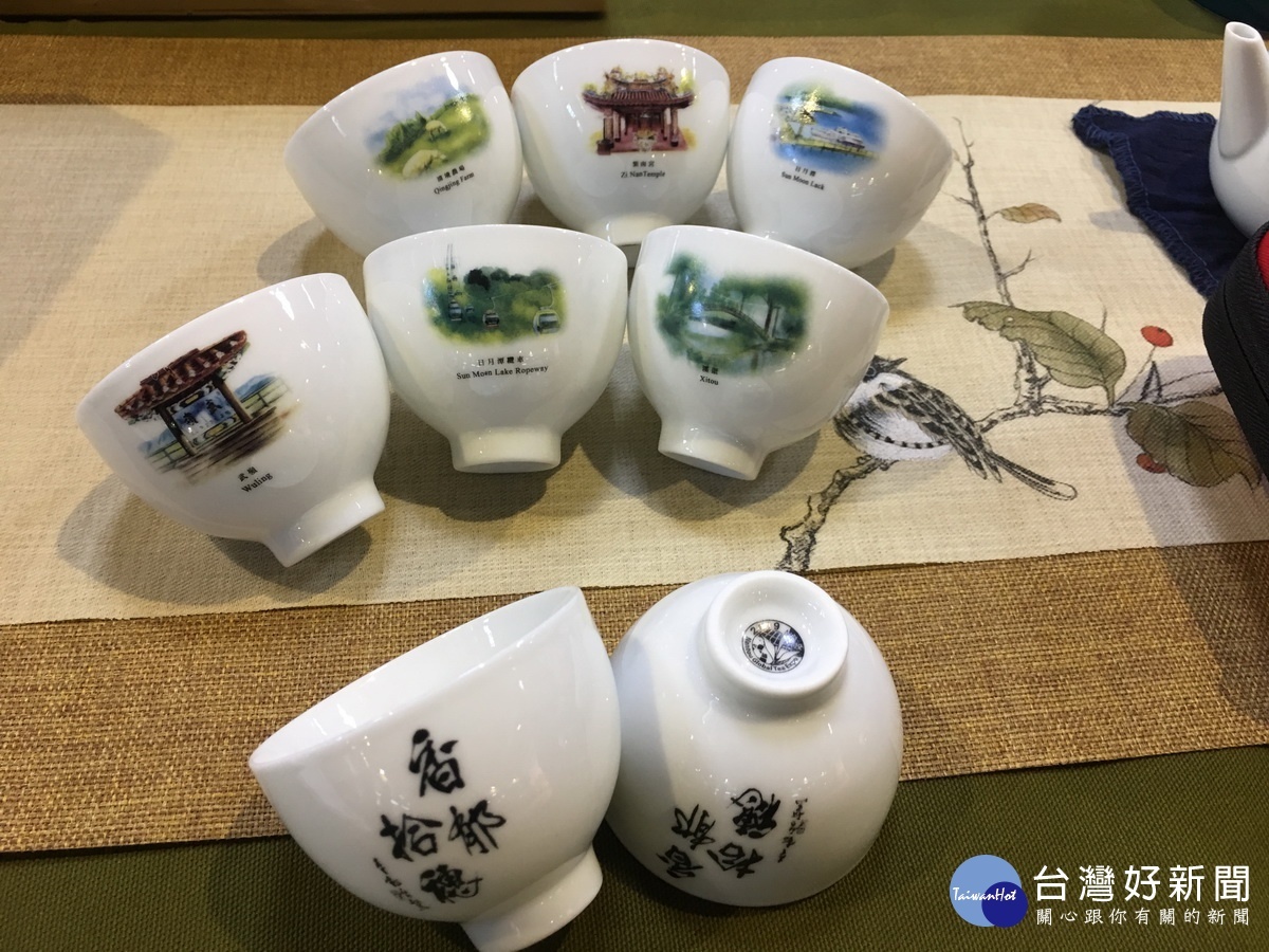 今年並推出特色紀念杯。(記者扶小萍攝)