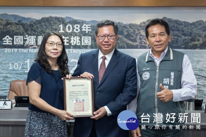 龍潭區公所張瑞雲女士榮獲「績優檔案管理人員金質獎」