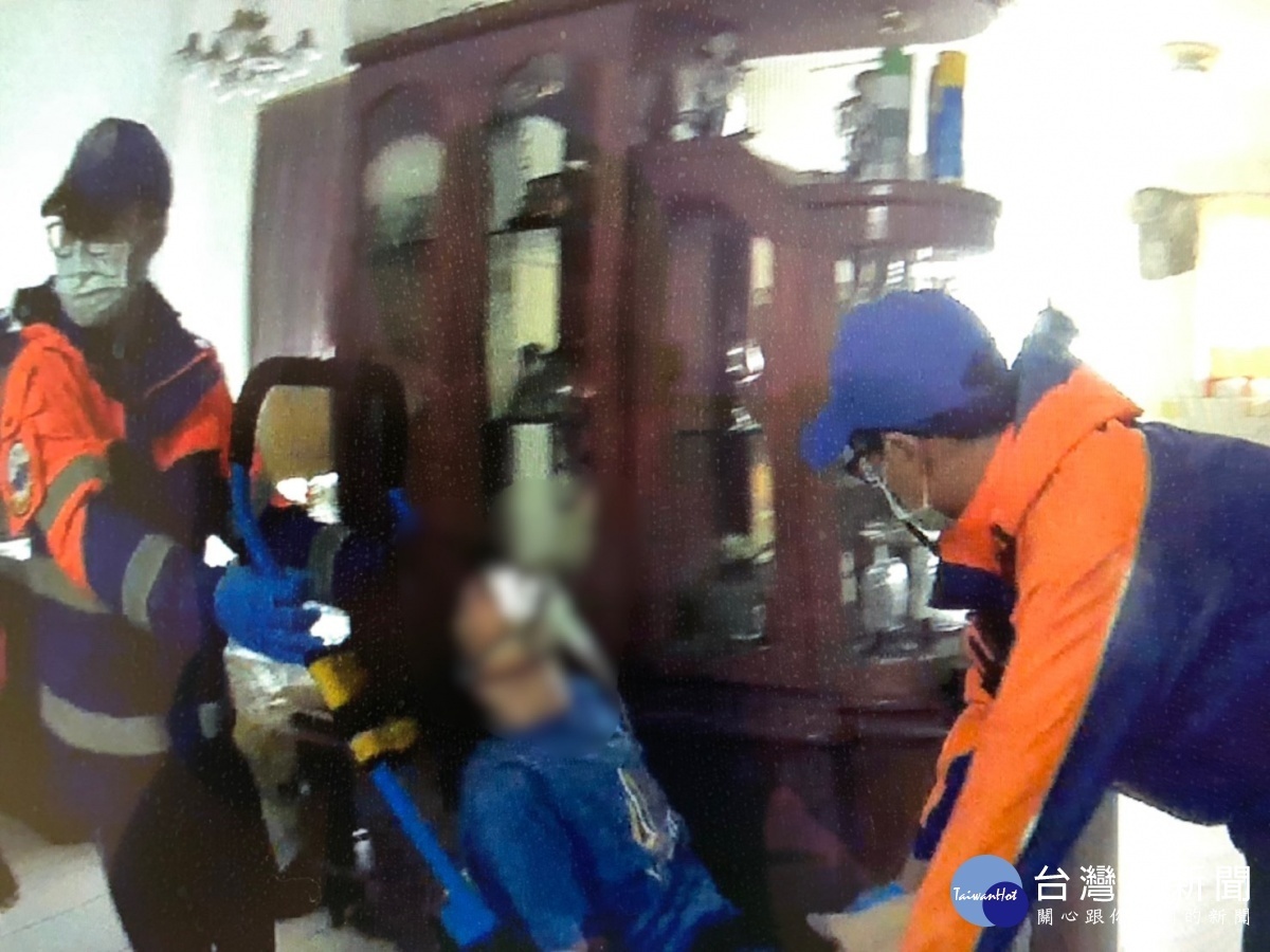 救護車緊急送醫治療,所幸林姓婦人無生命危險