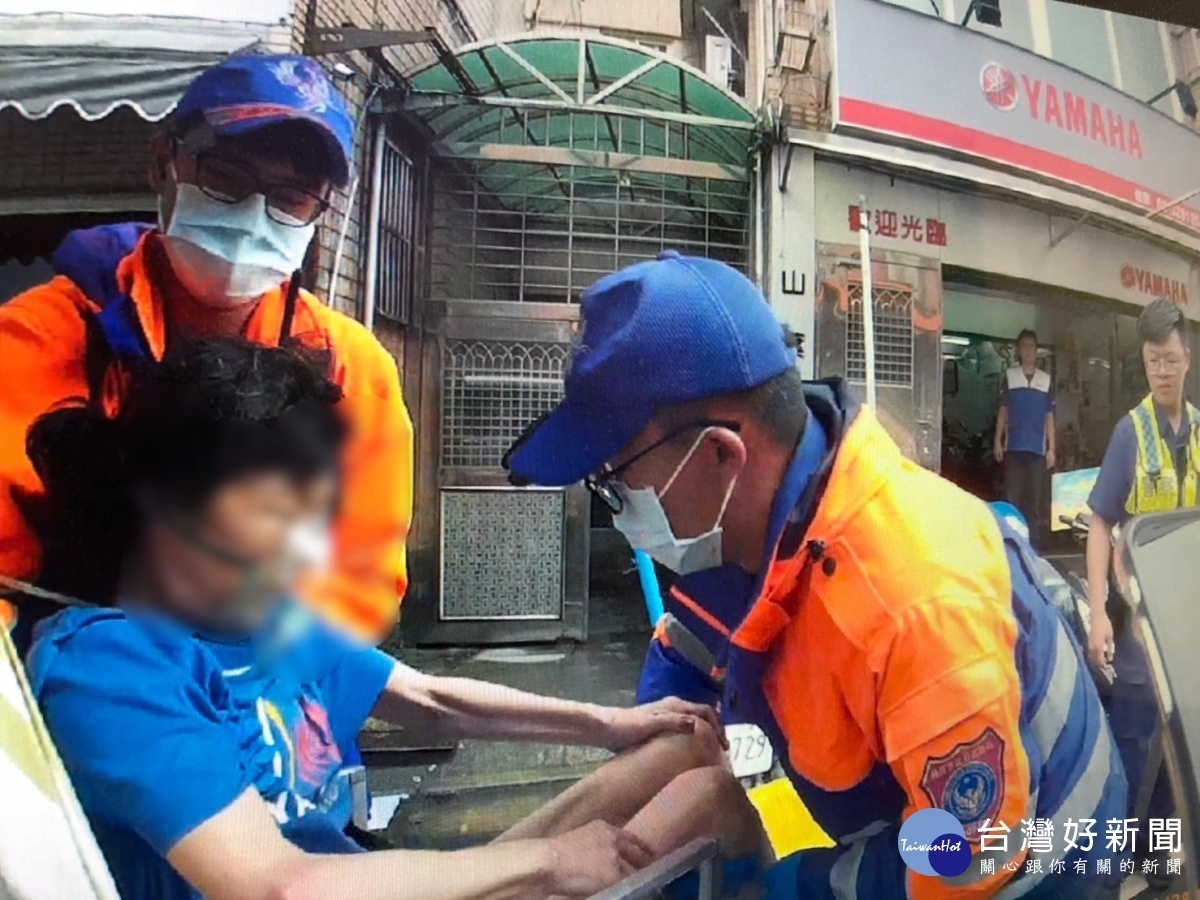 救護車緊急送醫治療,所幸林姓婦人無生命危險