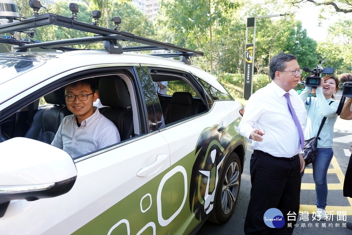 桃園鄭文燦試乘自駕車後發表試乘心得。