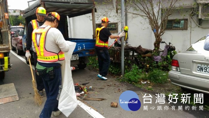 桃園市容無名英雄資收個體業者。