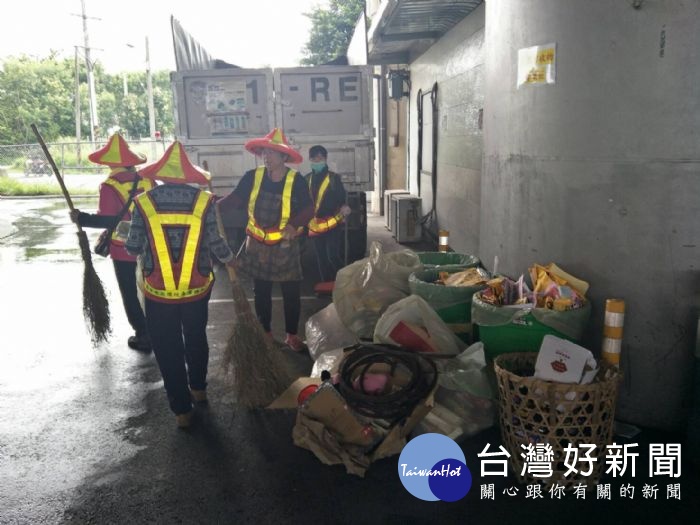 桃園市容無名英雄資收個體業者。