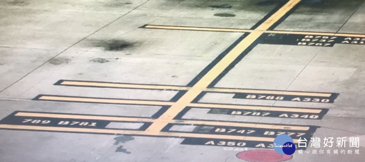 因桃勤人員未依SOP操作,超出737-800機型停止線,導致1號引擎進氣罩被機坪空橋撞傷(圖民眾提供)
