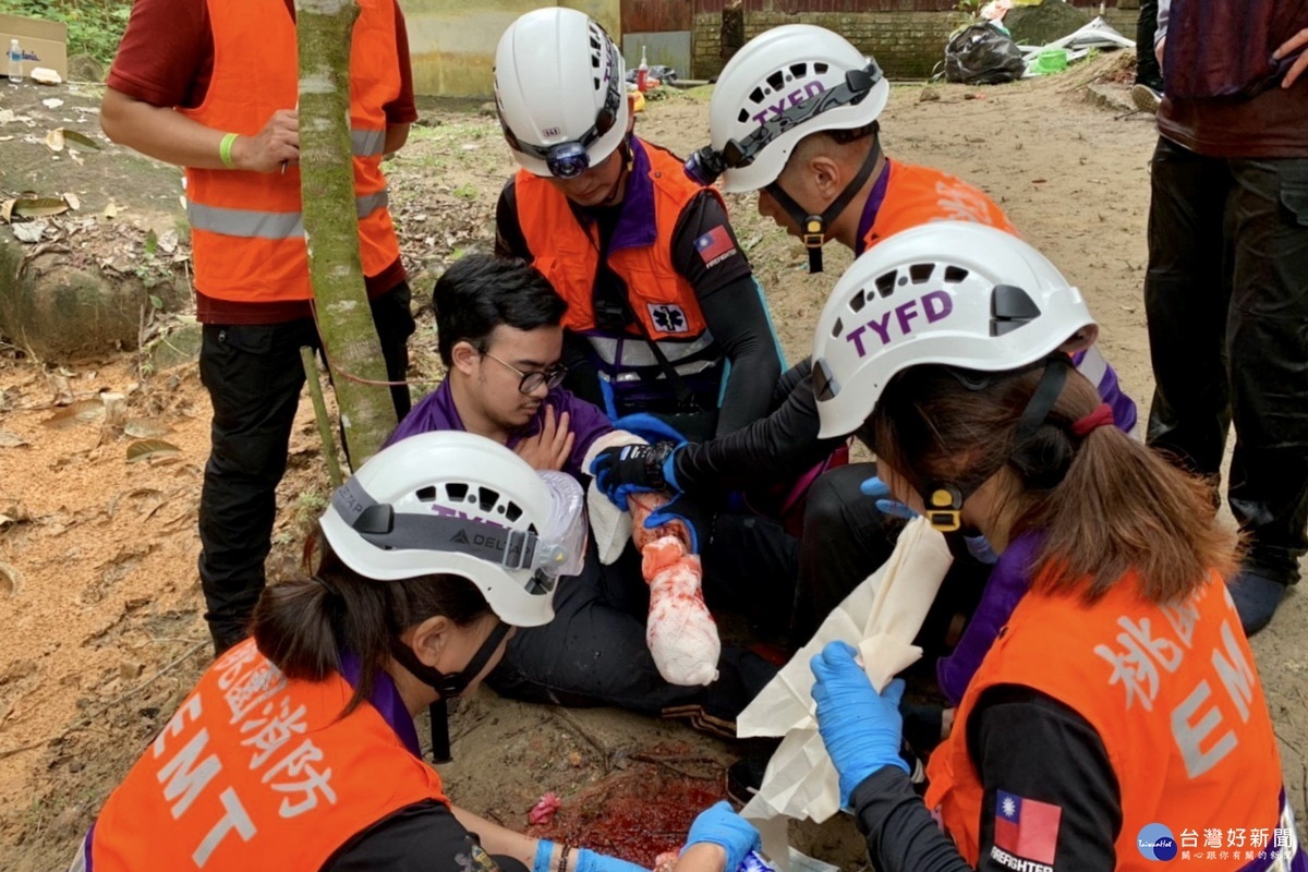 桃園打火兄弟參加2019PARAMEDIC ASIA吉隆坡野地救護比賽，其中的斷肢緊急處置項目。