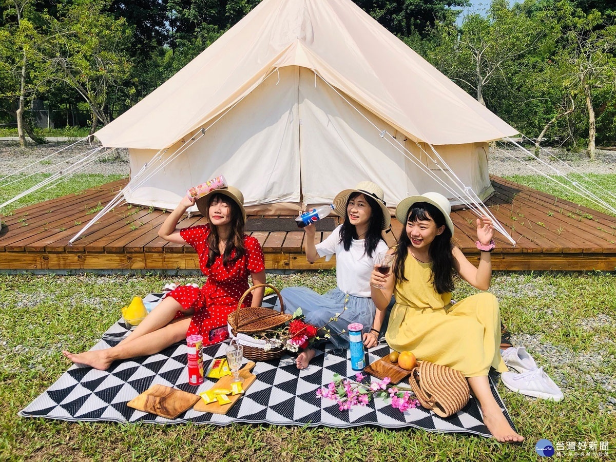 露營已成為全民活動，除了家庭親子外，也吸引許多閨蜜與老朋友周五相揪露營趴。