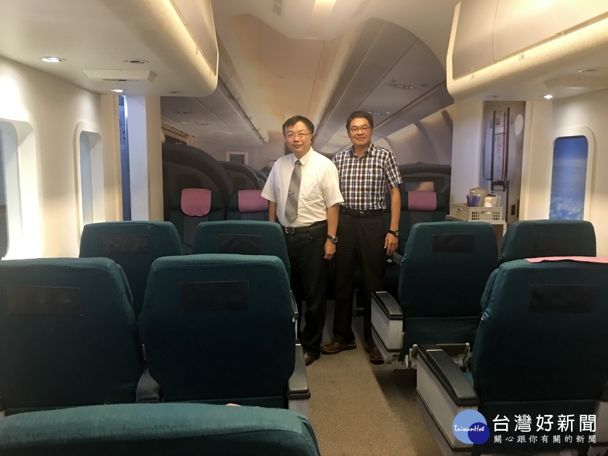 營北國中設置有航空公司各主要設備供學生學習英語。(記者扶小萍攝)