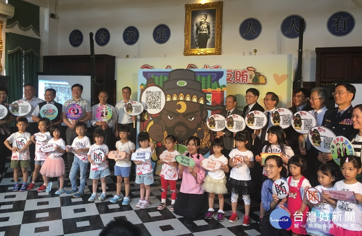 幼稚園小朋友也來挺反賄。(記者扶小萍攝)
