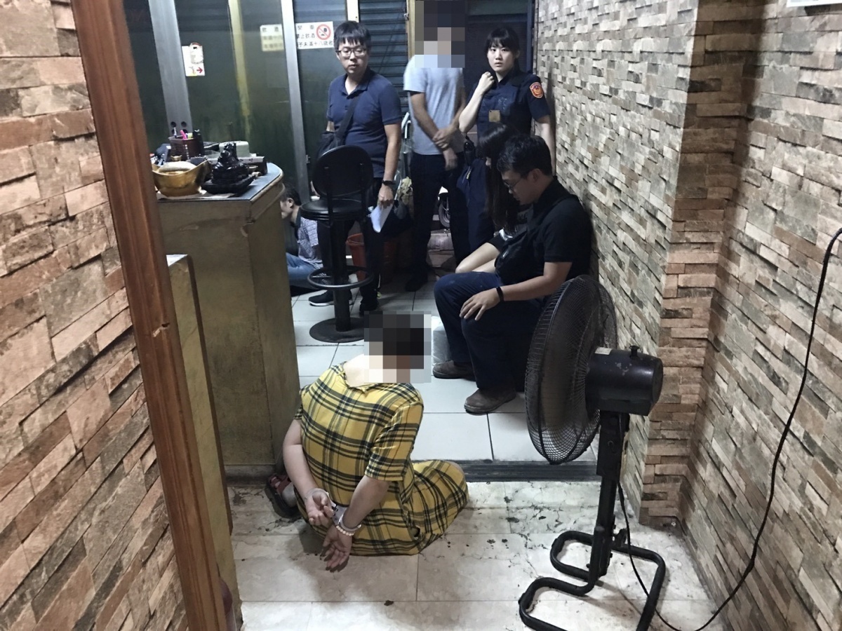 中壢分局執行執行「緝賭靖黃專案」,共計查獲無照電玩9件20人23檯,取締色情,共計13件48人。