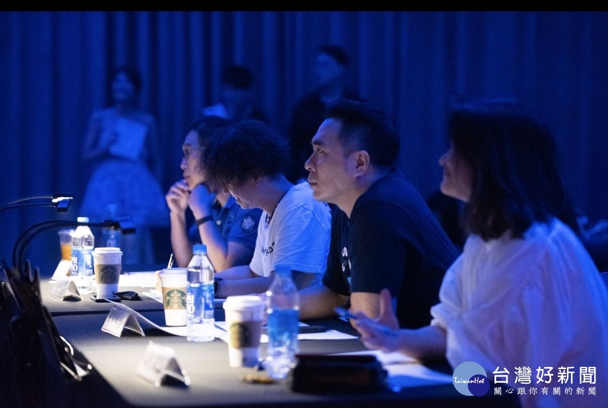 評審團:李庭匡、凌偉文、周佳佑、依拜維吉。