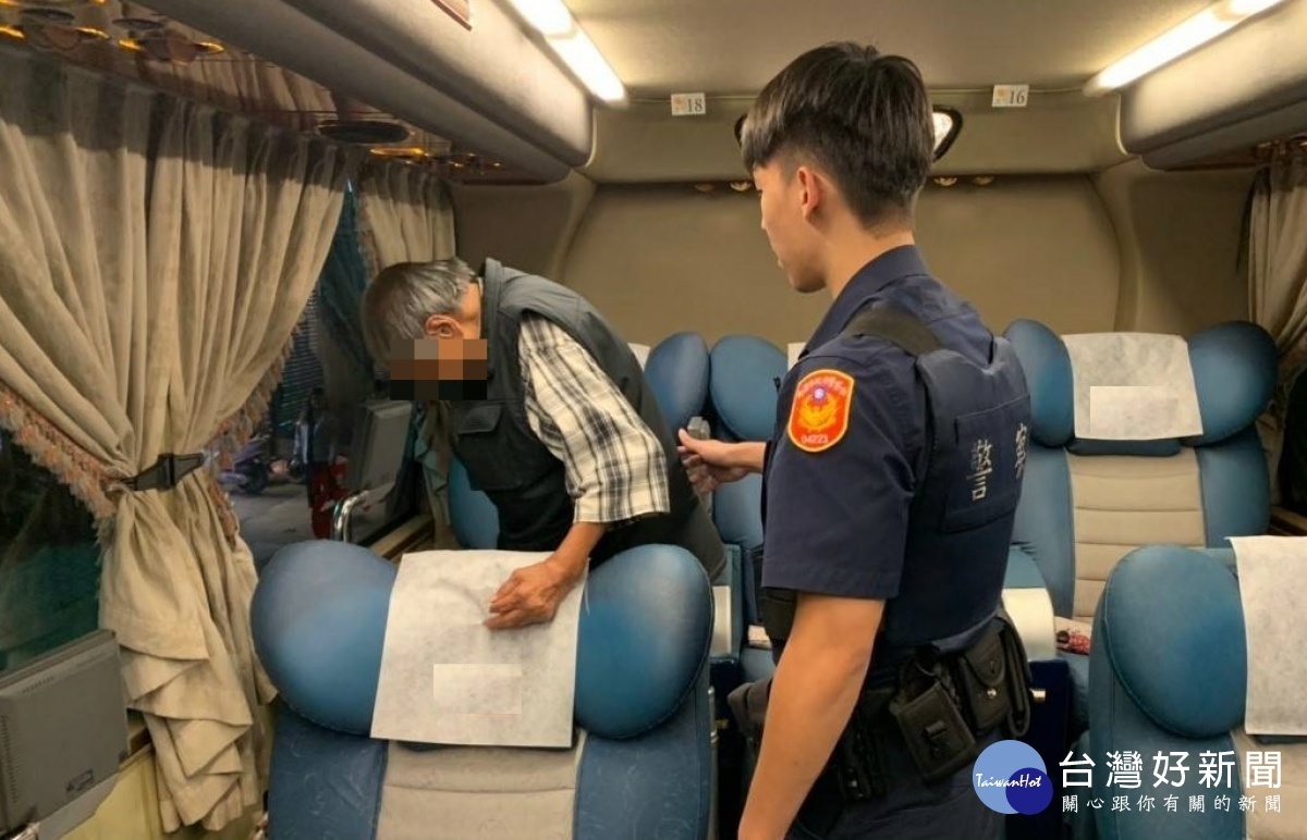 員警了解李男生活困頓,故協助載其至客運站,買了一張車票助返家。