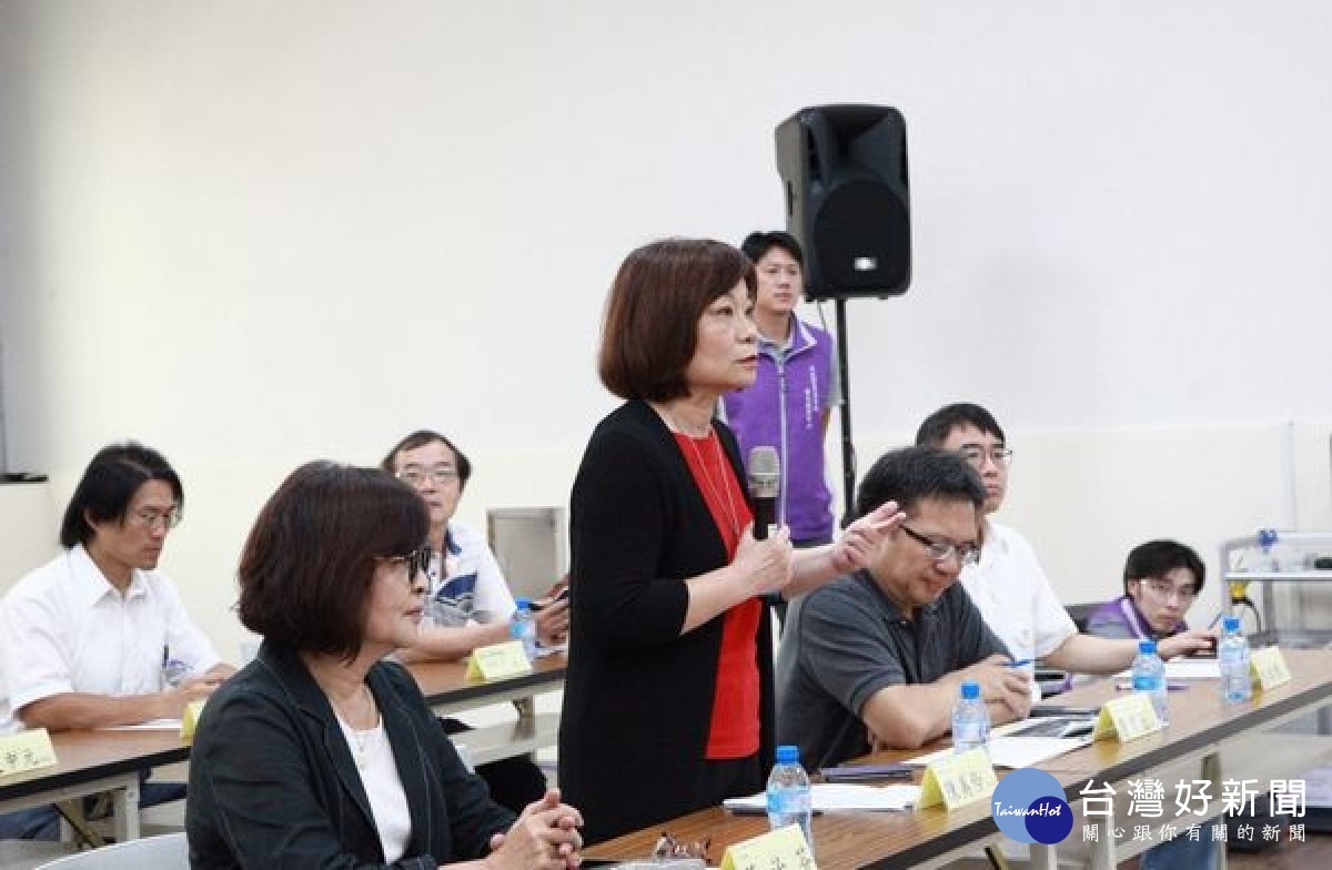 立委蘇治芬邀請國發會主委陳美伶等人蒞臨雲林舉辦地方座談會,宣導打造國家級地方創生品牌,及中小企業投資方案與促進海口新經濟。