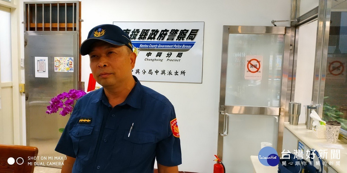中興分局楊舜發巡佐服務達30年待人謙和。( 中興分局提供)