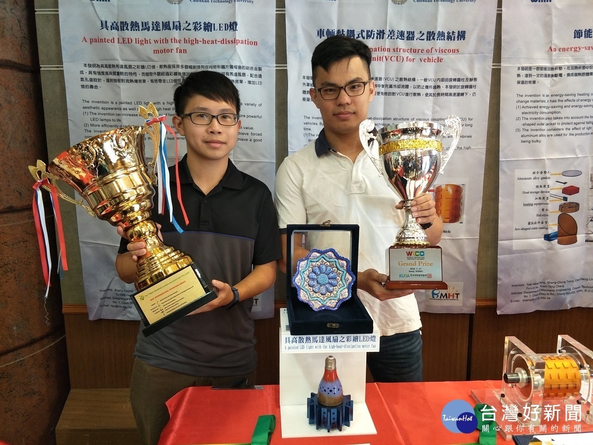 拿到三項特別獎的蕭予哲、江秉宸,指導教授為曾憲中副校長。圖/記者鄧富珍攝