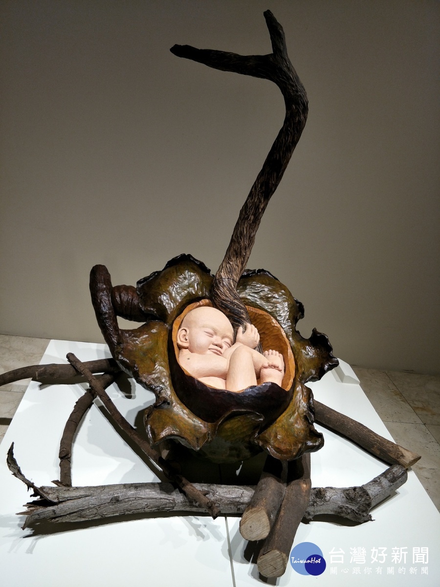 磺溪獎作品「婪生劫」創作者石佳蕙。圖/記者鄧富珍攝