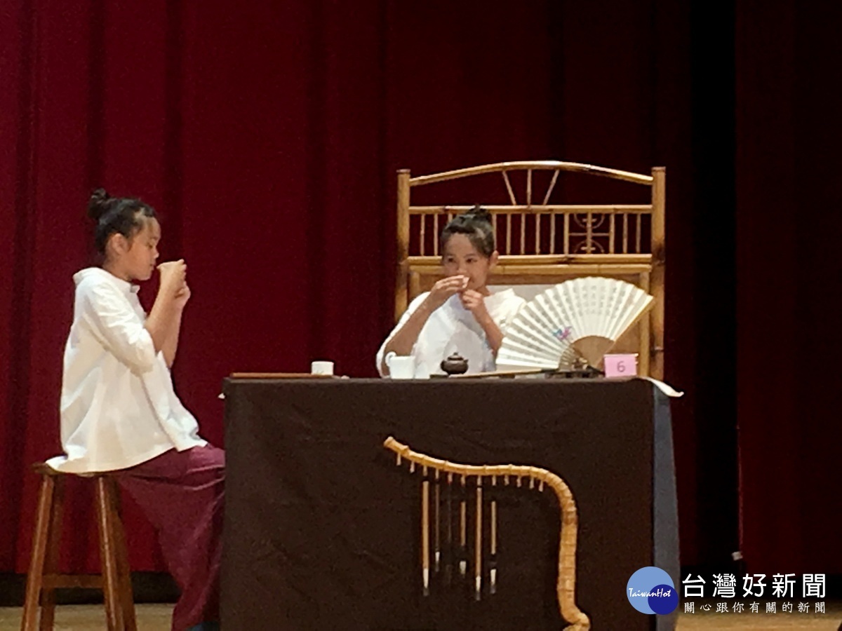 泡一壺好茶彼此分享。(記者扶小萍攝)