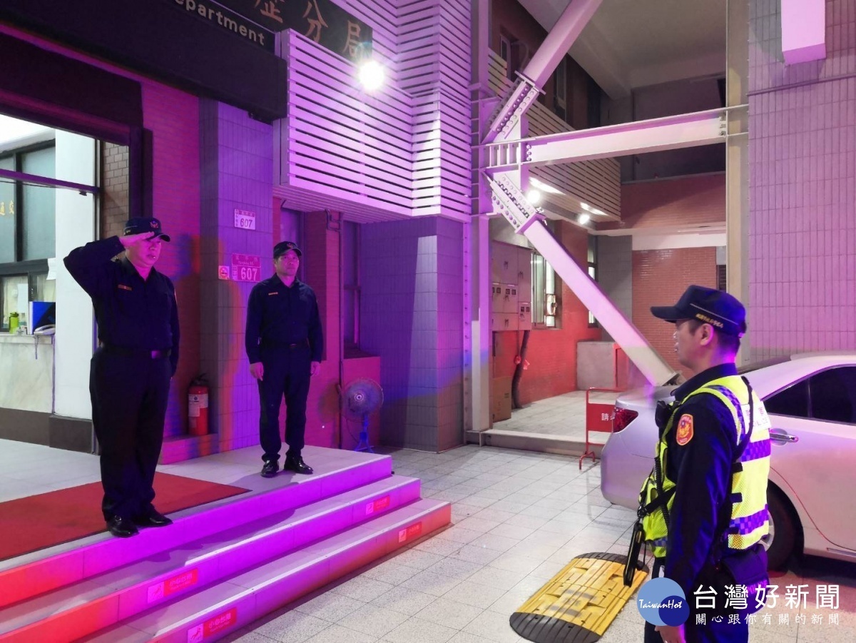 中壢分局長劉印宮帶領中壢分局員警,針對轄內疑似幫派堂口及易生治安問題場所展開掃蕩臨檢。
