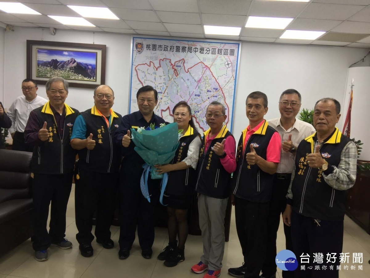 中壢普仁警友站、志工中隊及義警、民防守望相助中隊,肯定警察辦案辛勞為警察加油打氣。