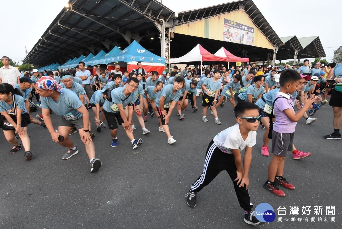 彰化縣馬拉松嘉年華第一場吸引上千人熱情參與。
