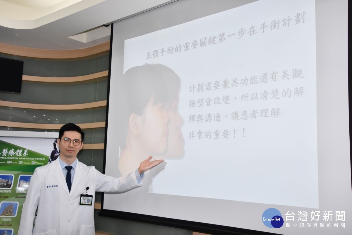 蘇竣揚醫師表示，正顎手術的重要關鍵第一步在手術計劃。圖／記者鄧富珍攝