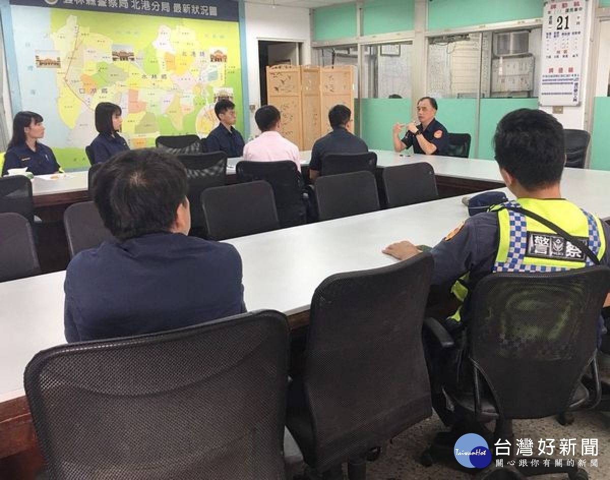 北港分局有15名新進警官及員警報到,副分局長吳柏源期勉認真學習與工作,將所學應用到各項勤務上,並積極為民服務。