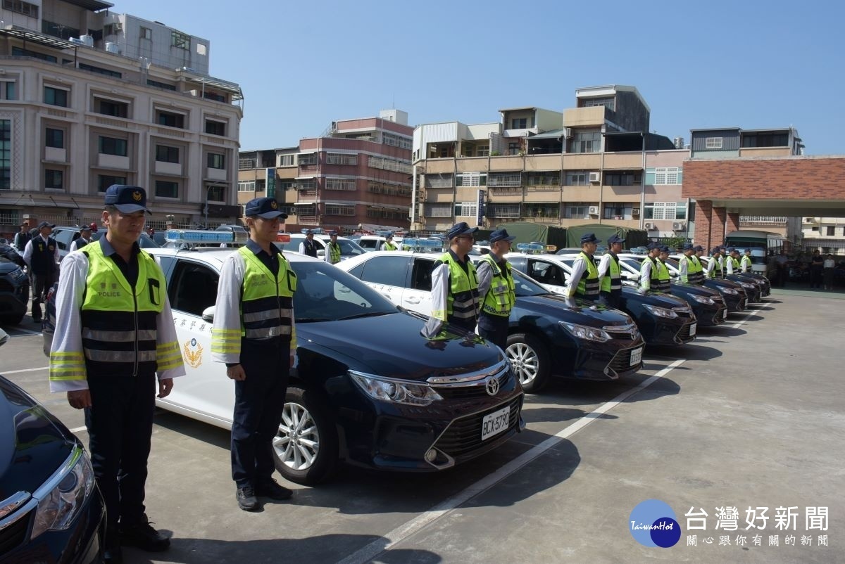 警察局授車典禮中新購車輛。圖/記者鄧富珍攝