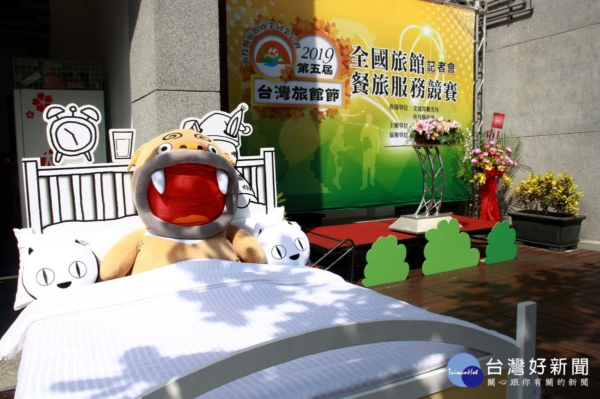 餐旅服務賽考驗整床真功夫。(記者扶小萍攝)