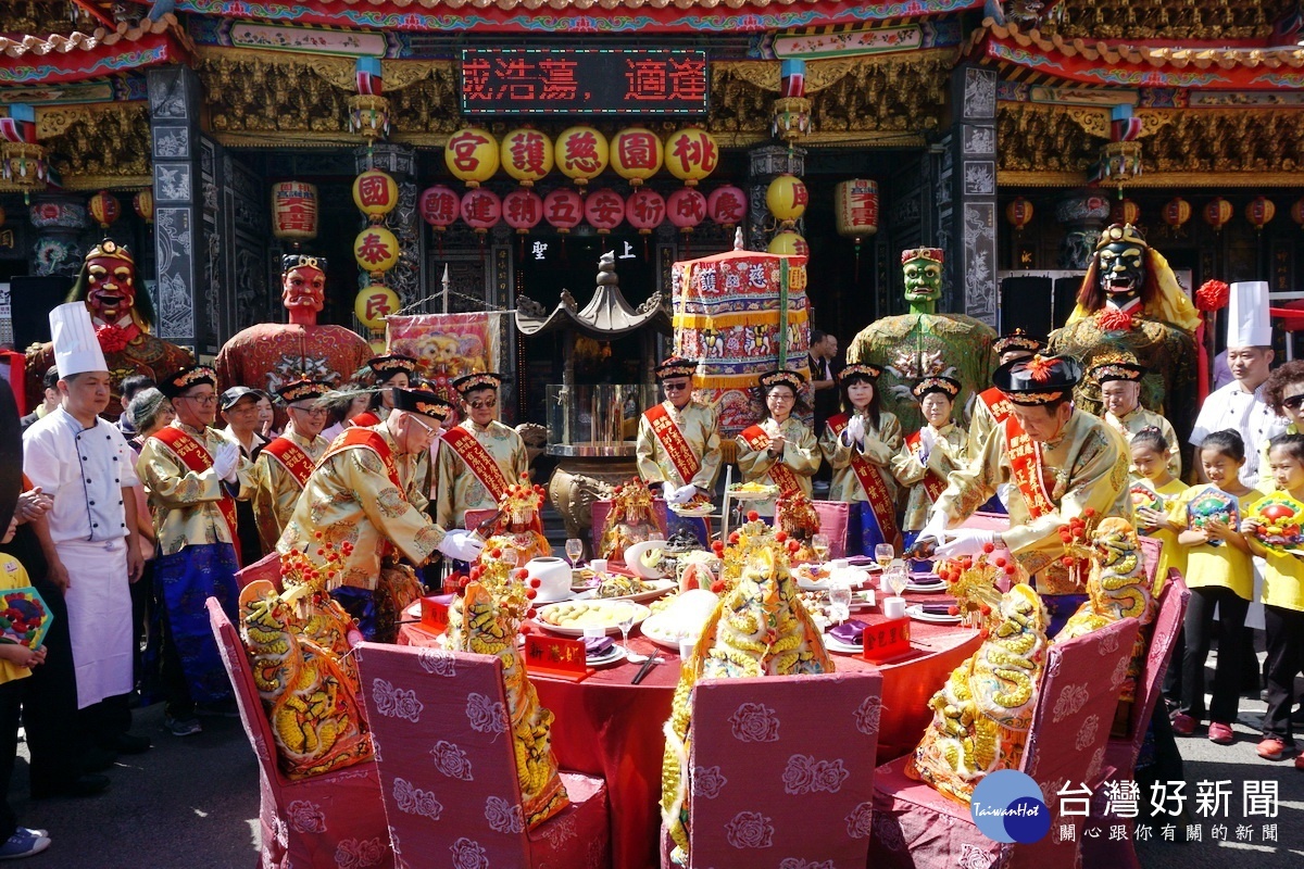 慈護宮舉辦神明素食宴,邀請來自北港媽、新港媽、鹿港媽、白沙屯媽、金包里媽、豐原媽等十二間大宮廟天上聖母到場為座上賓。