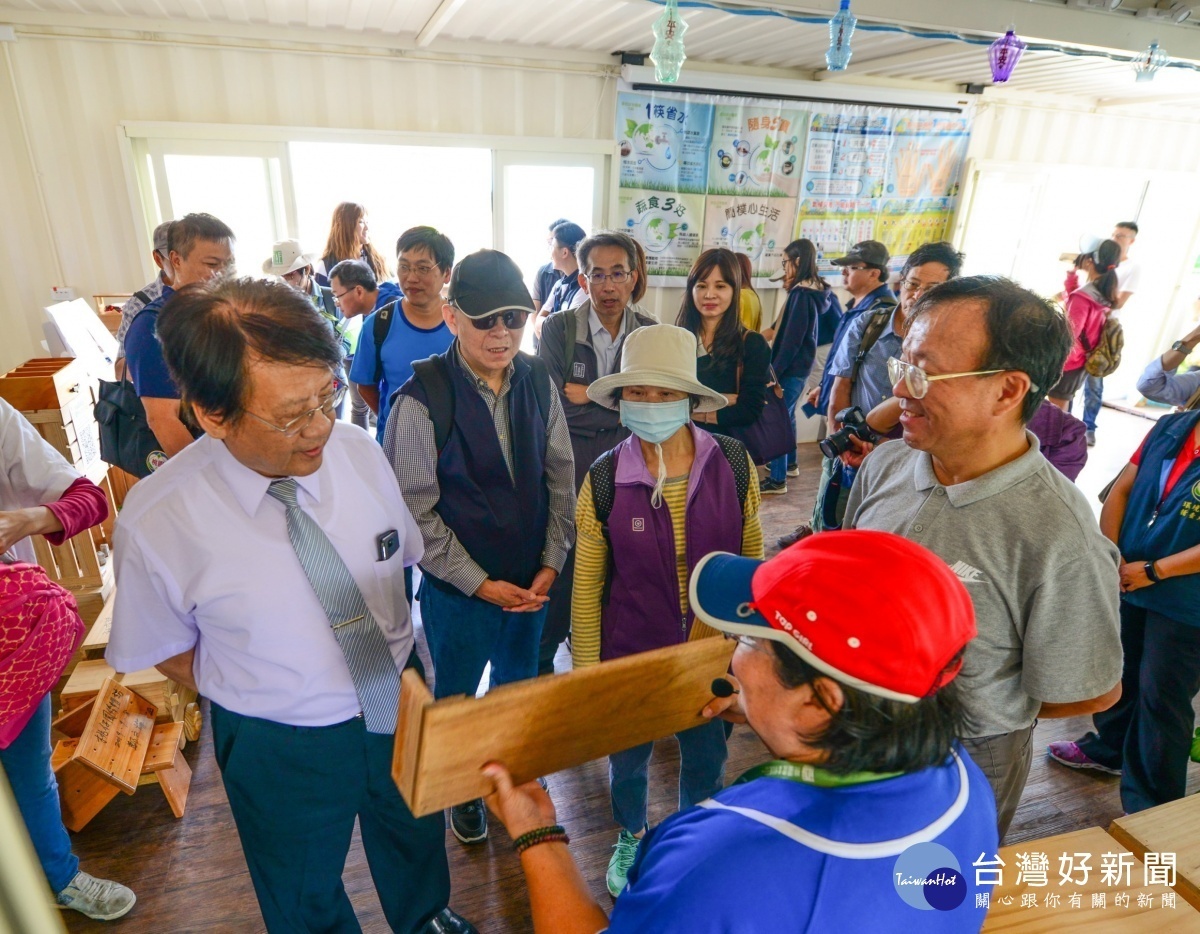 轉型環教基地，桃市邀請環保署及環教學者走訪農博。