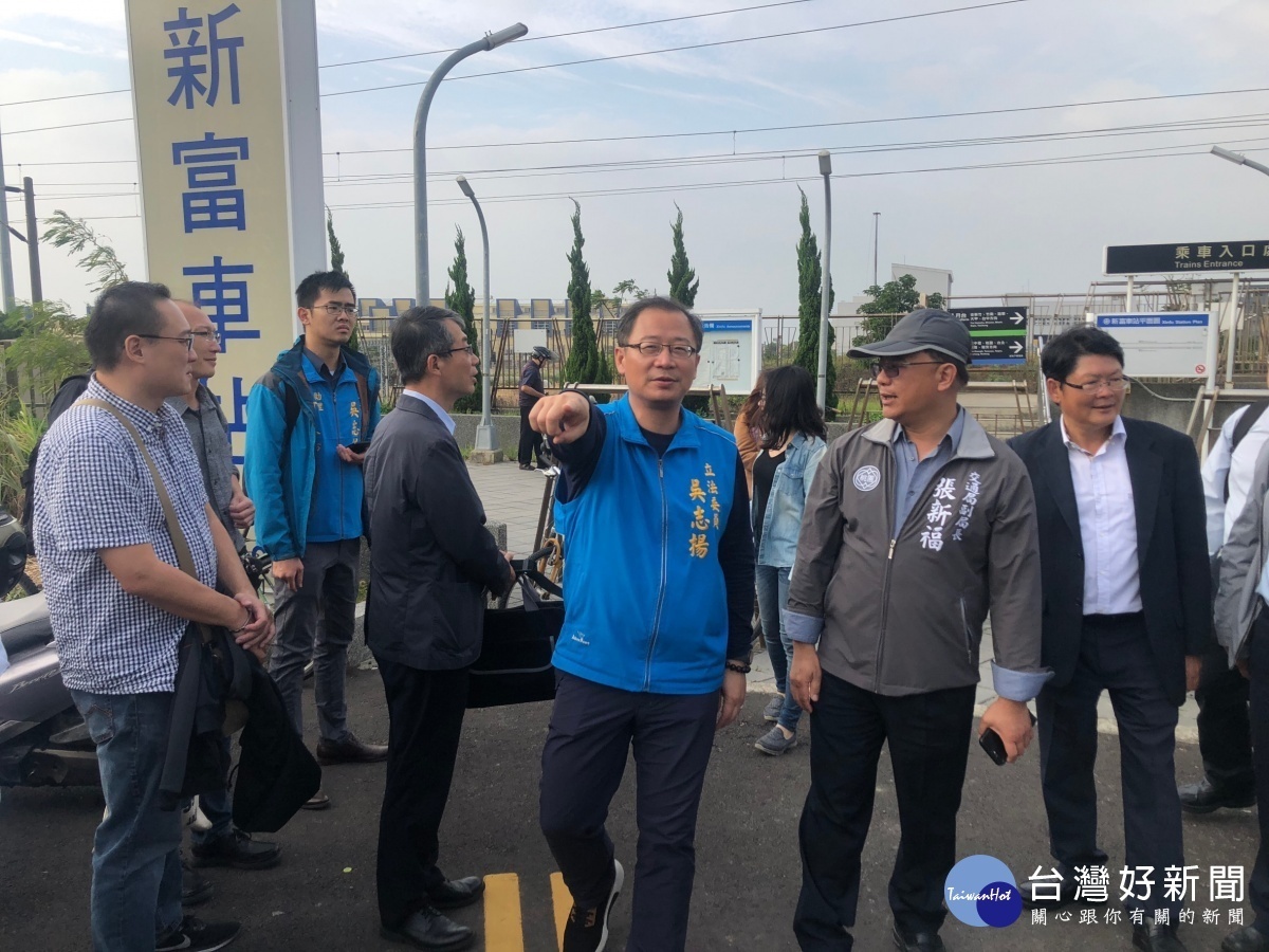 立法委員吳志揚會同交通部黃玉霖次長、台鐵許仁財副局長及相關單位主管至桃園考察富岡機廠及新富火車站。