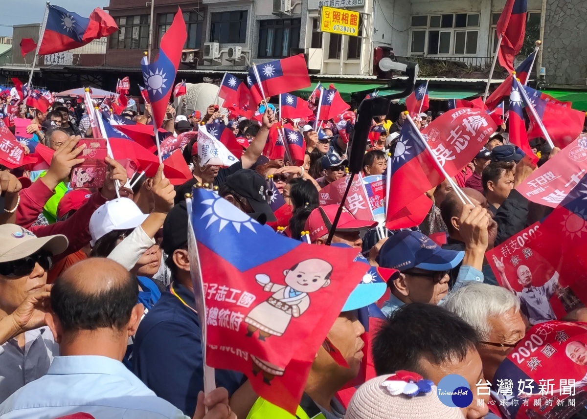 韓國瑜拜訪甘泉寺 呼籲民眾票投黑黑瘦瘦的韓國瑜