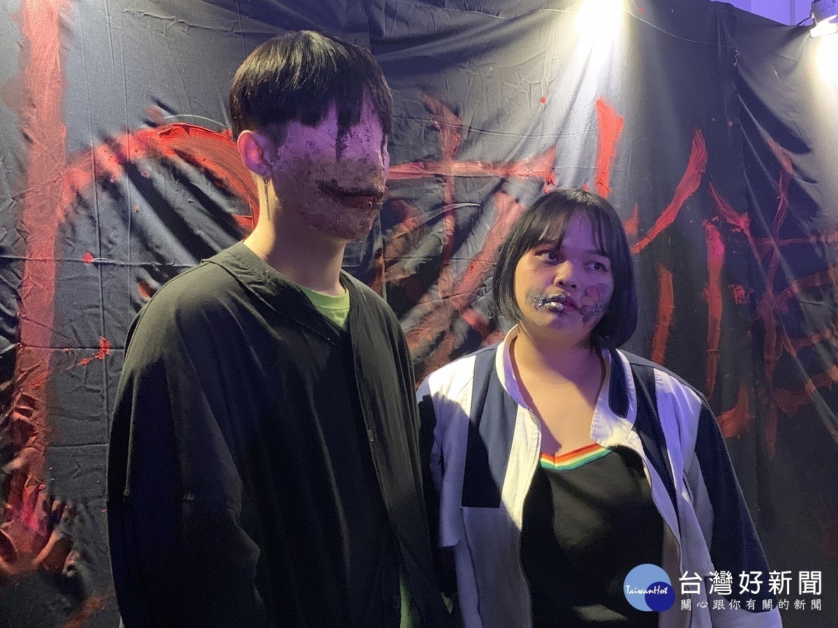 明道學生萬聖節大搞創意 燈光投射驚嚇氣氛破表