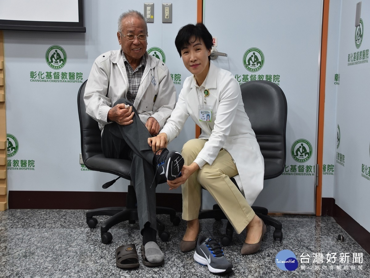 老翁癌后服標藥皮膚「臭頭爛耳」 經有效醫療恢復走路運動