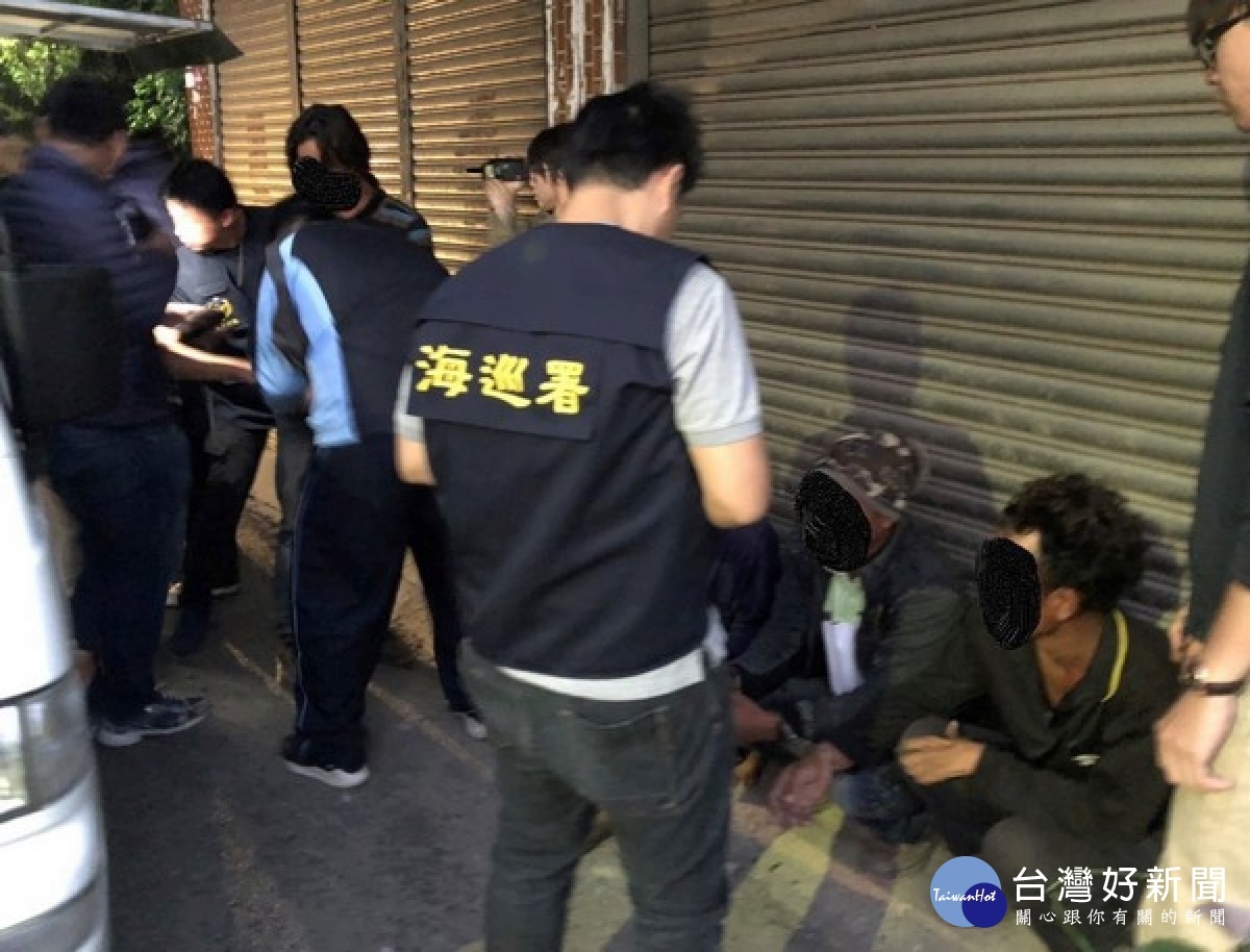 偵防分署雲林查緝隊於元長鄉攔查可疑小貨車,查獲7名均為印尼籍的失聯移工,其中驚見有親兄弟及夫妻檔。