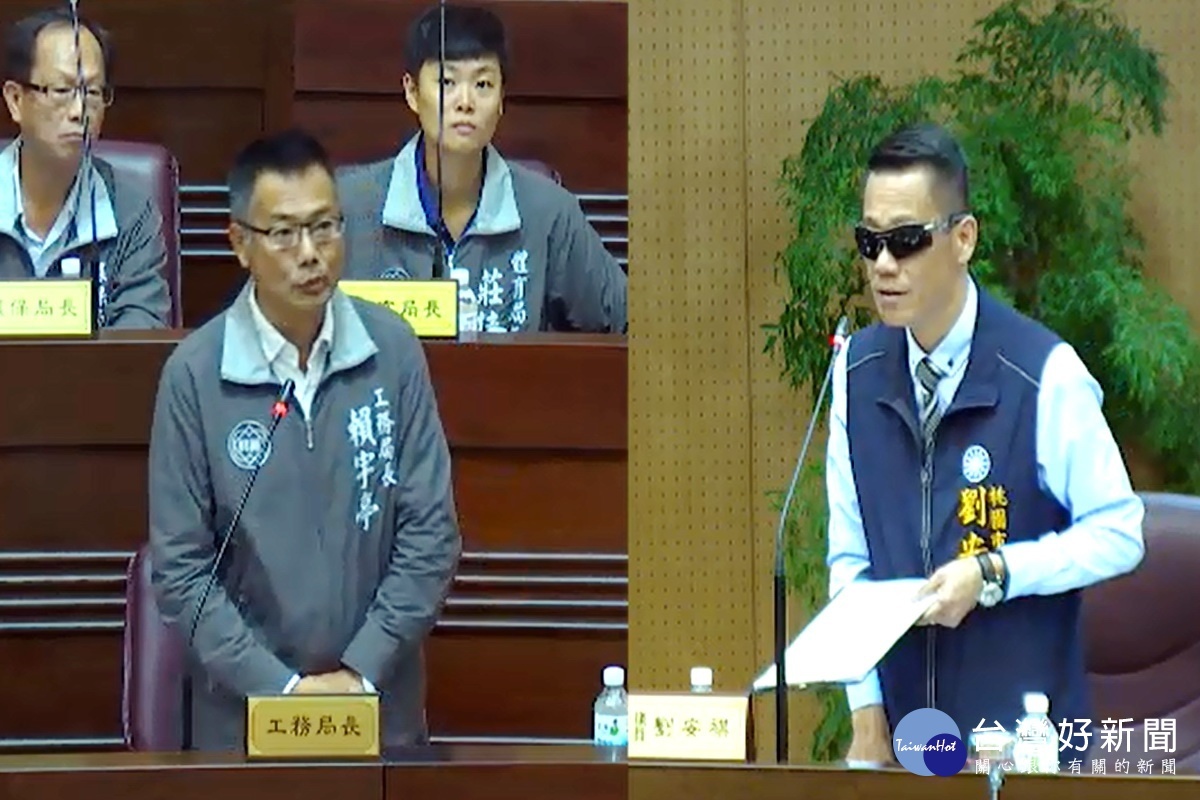 針對路燈維修電話碼是空號,桃園市議員劉安祺質詢市府工務局長賴宇亭。
