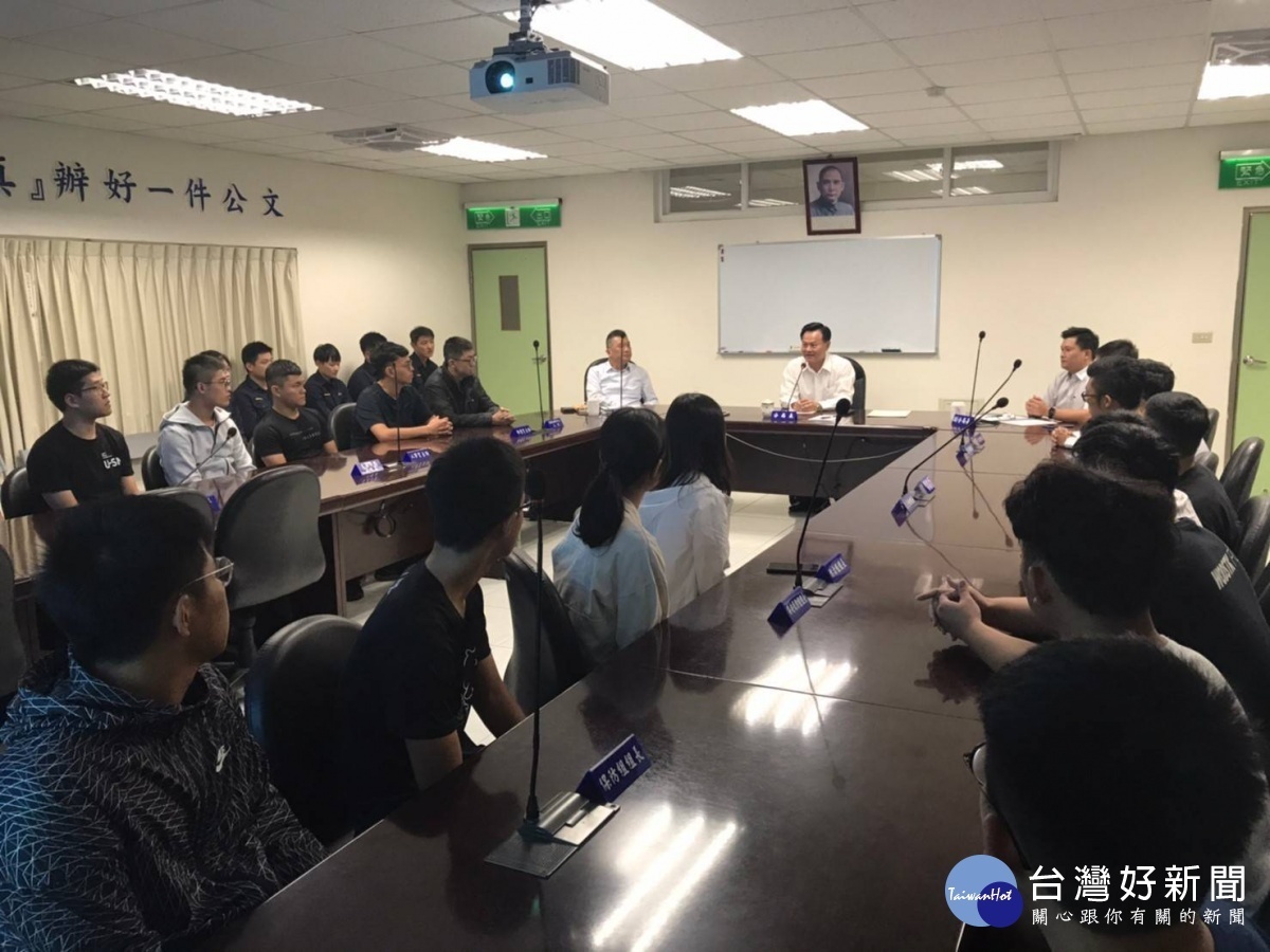 分局長與新進同仁座談,指導查賄制暴、查處網路假訊息工作技巧