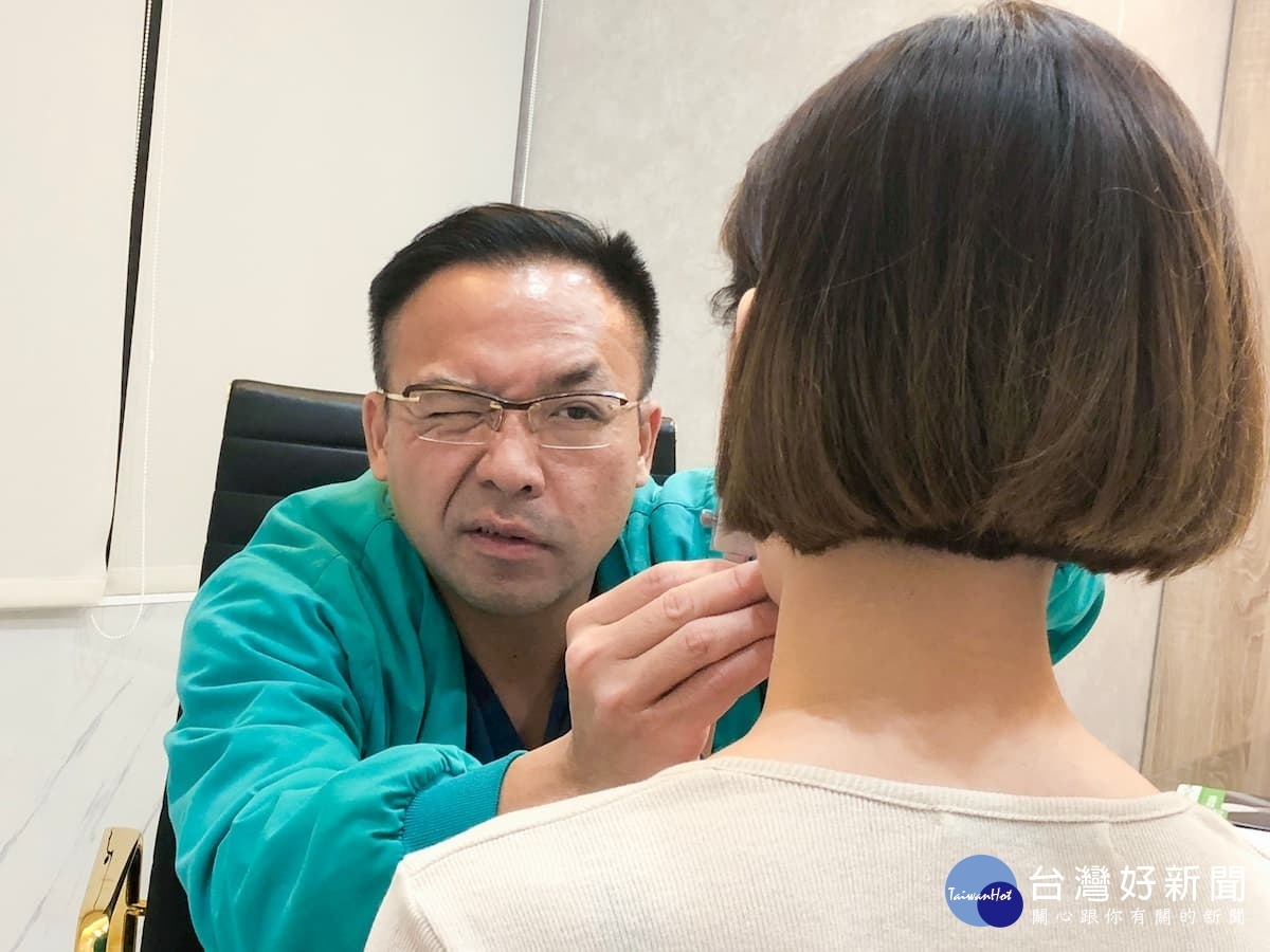 謝明吉醫師表示,製作豐額假體需考量到鄰近部位的關係。
