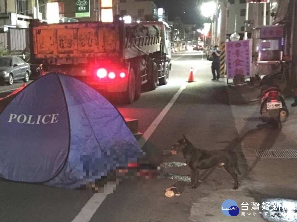 主人遇故慘死 忠心小狗連日現場徘徊發出悲鳴聲(照片翻攝)